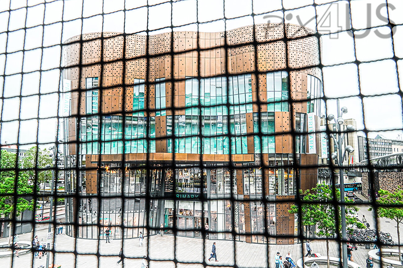 City Plaza hinter Gittern